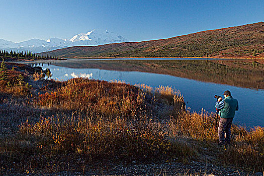 男人,照片,山,麦金利山,旺湖,德纳利国家公园和自然保护区,室内,阿拉斯加,秋天