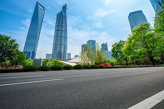 摩天大楼建筑和城市道路