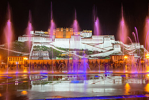 布达拉宫广场彩色音乐喷泉