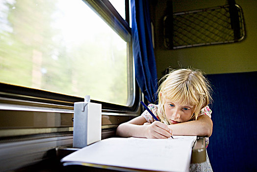 瑞典,女孩,6-7岁,列车,车厢
