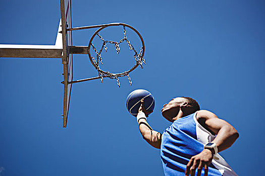 仰视,少男,玩,篮球,清晰,蓝天