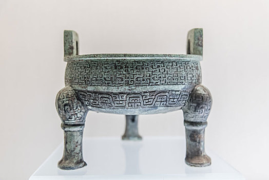 上海博物馆的春秋早期变形蟠龙纹鼎