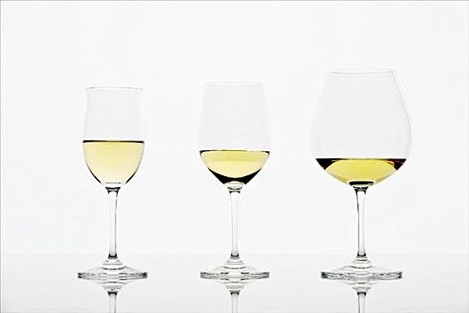 三个,玻璃杯,白葡萄酒