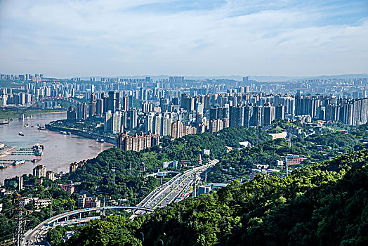 2031年重庆市南岸区南山一棵观景平台上俯瞰重庆渝中区