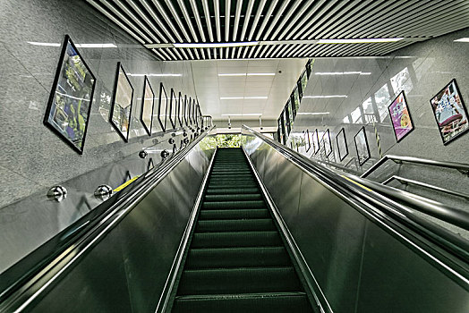 地铁电动手扶梯景观