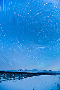 夜晚,星迹,上方,山,麦金利山,北极光,背景,德纳里峰,州立公园,阿拉斯加,冬天