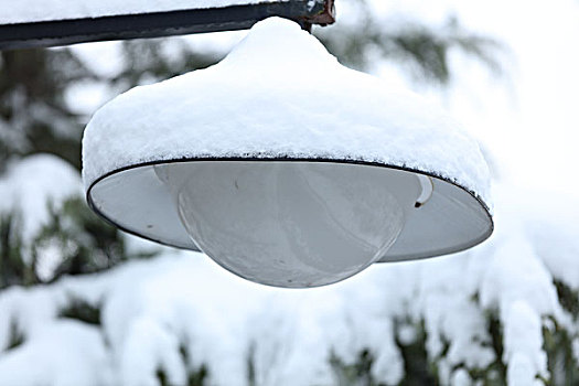 路灯,积雪