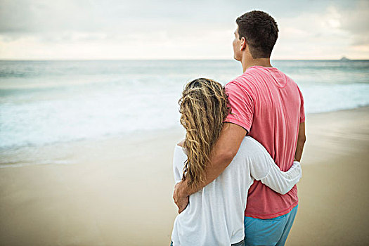 年轻,情侣,注视,海洋,伊帕内玛海滩,里约热内卢,巴西
