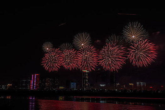 烟花,建筑群,河流,夜景,水,灯,节日