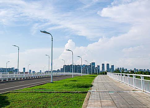 中国安徽合肥滨湖新区巢湖岸上草原