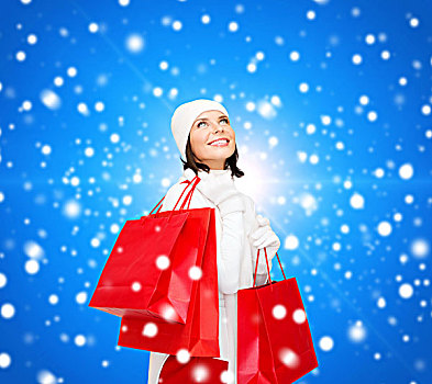 高兴,寒假,圣诞节,人,概念,微笑,少妇,白色,帽子,连指手套,红色,购物袋,上方,蓝色,雪,背景