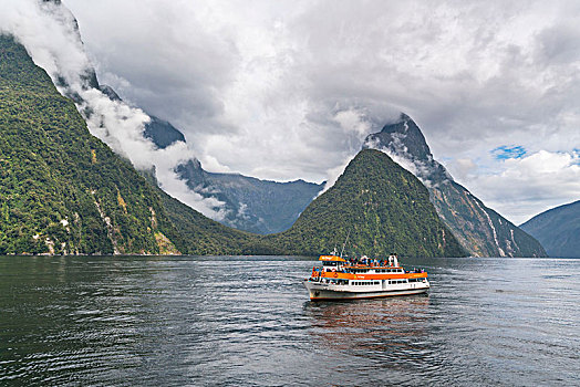 旅游,船,巡航,米尔福德峡湾,峡湾,国家公园,南部地区,地区,区域,南岛,新西兰