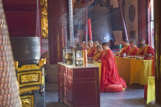 僧侣,祈祷,庙宇,镇江,江苏,中国