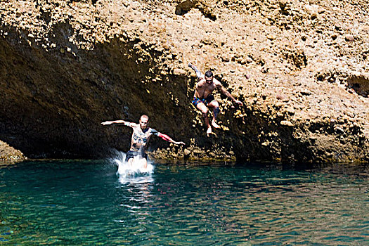 两个,年轻,男人,跳跃,海洋,石头,马赛,法国