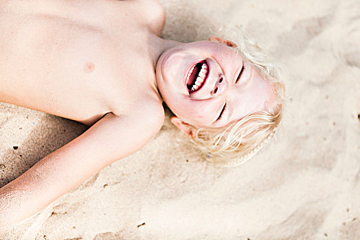 高兴,女孩,躺着,沙子
