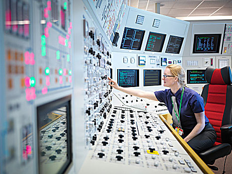 女性,操作,核电站,控制室
