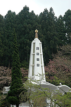 日本平和公园内灵光塔