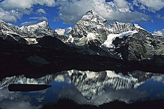 山,反射,高山,山中小湖,山脊,冰川国家公园,不列颠哥伦比亚省,加拿大