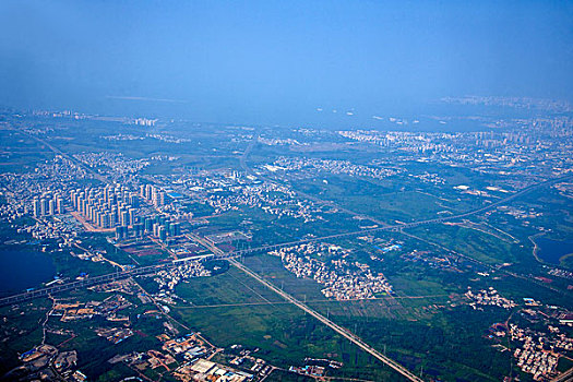 重庆至海口航线上俯望海南海口市