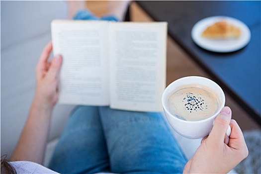 女人,读,书本,咖啡杯