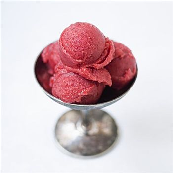 树莓冰淇淋,圣代冰淇淋,盘子