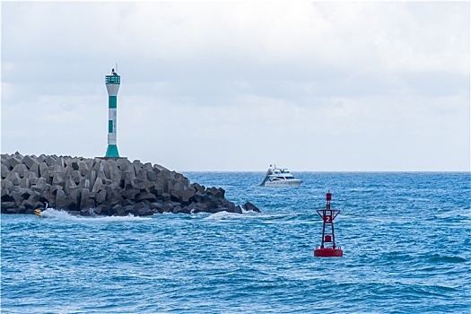 海岸上的灯塔