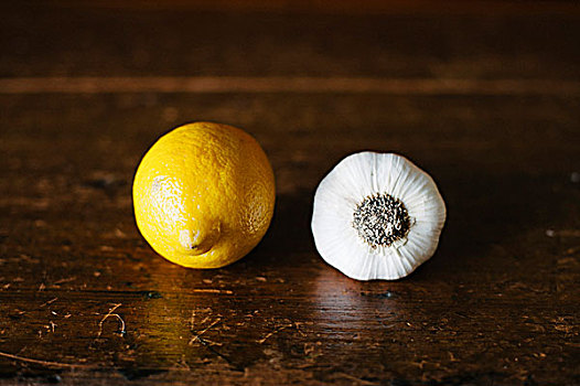 柠檬,蒜,桌子