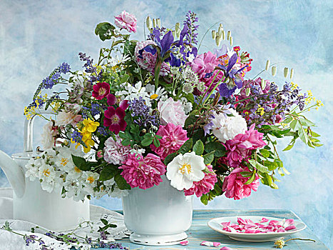彩色,花束,白色,花瓶,靠近,茶壶