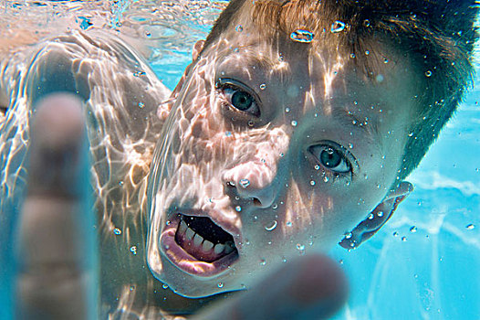 男孩,水下