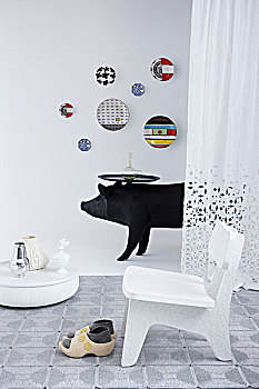 白色,椅子,木底鞋,地毯,黑色,野猪,雕塑,托盘,桌子,彩色,壁饰盘