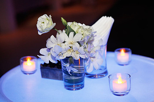 桌子上的花朵