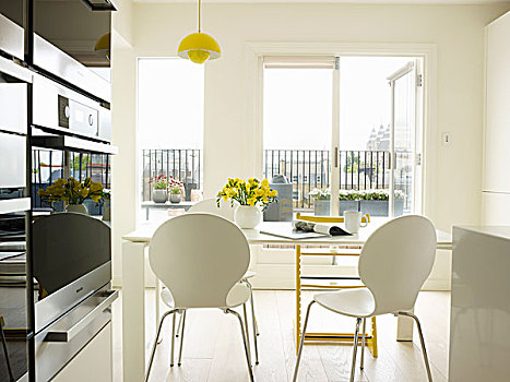 白色,壳,椅子,黄色,正面,落地窗,合适,炊具,前景
