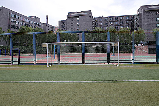 学校跑道足球运动场足球草坪素材图片