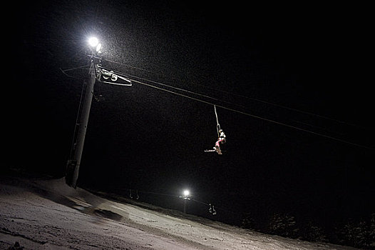 滑雪板,滑雪者,乘,缆车,胜地,暴风雪,夜晚,滑雪,阿拉斯加
