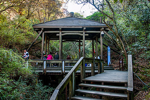 江西上饶三清山西海岸群山中的玉光亭