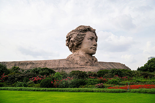 毛泽东青年雕像