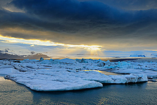 傍晚,杰古沙龙湖,冰河,泻湖,冰山,漂浮,后面,瓦特纳冰川,南方,区域,冰岛,欧洲