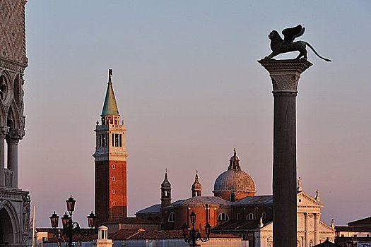 狮子,柱子,圣乔治奥,马焦雷湖,威尼斯,意大利,欧洲