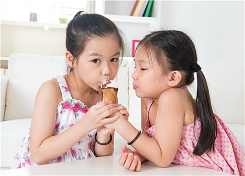 亚洲人,儿童,吃,冰淇淋蛋卷
