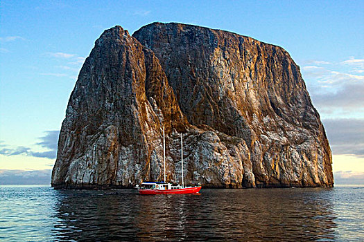 游艇,石头,靠近,圣克里斯托瓦尔,加拉帕戈斯群岛,厄瓜多尔