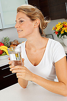 女人,厨房,饮用水