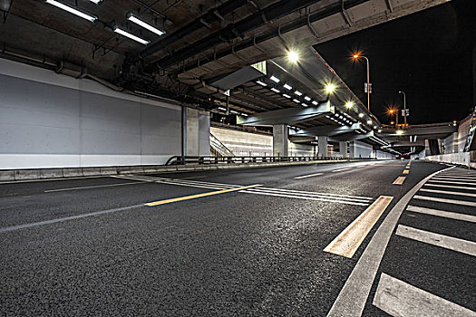 地下通道modernhighwaytunnelunderpass