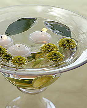 浮水蜡烛,花,柑橘,切片,玻璃碗