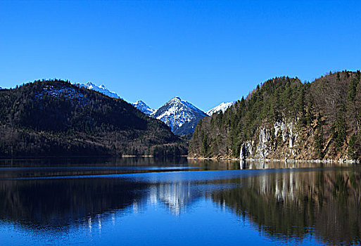 德国新天鹅堡天鹅湖美景