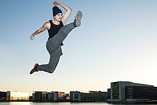 中年,男人,跳跃,半空,哥本哈根,港口,丹麦
