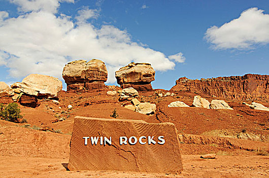 双胞胎石头,国会礁国家公园,犹他,美国