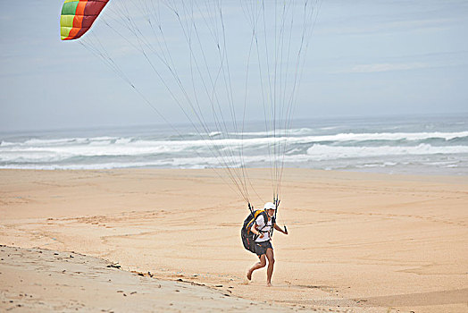 男性,滑翔伞,跑,海滩