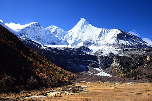 四川,亚丁,稻城,稻城亚丁,景区,甘孜州,藏族,自然,山水,雪山,风光,蓝天,天空,森林