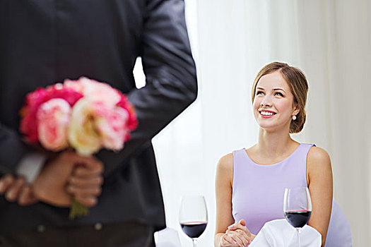 餐馆,情侣,假日,概念,微笑,少妇,看,男人,花,花束,后面,背影