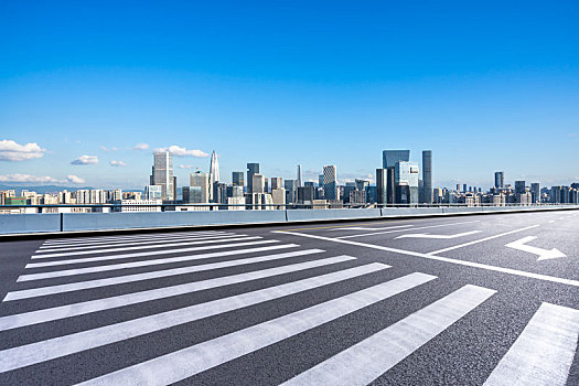 高速公路,城市天际线